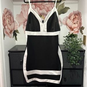 Black and White Fashion to Figure Bodycon Dress - Size 2, 2X